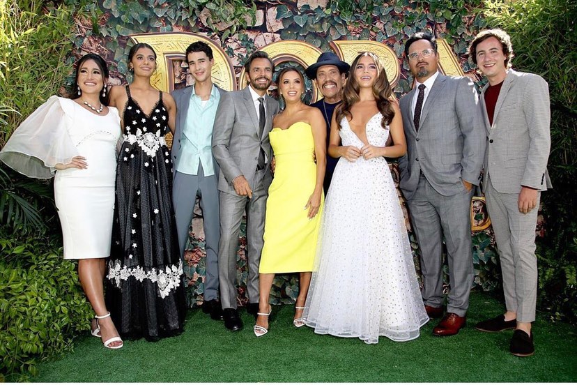 Ослепительна! 44-летняя Ева Лонгория покорила сеть стройной фигурой в облегающем платье