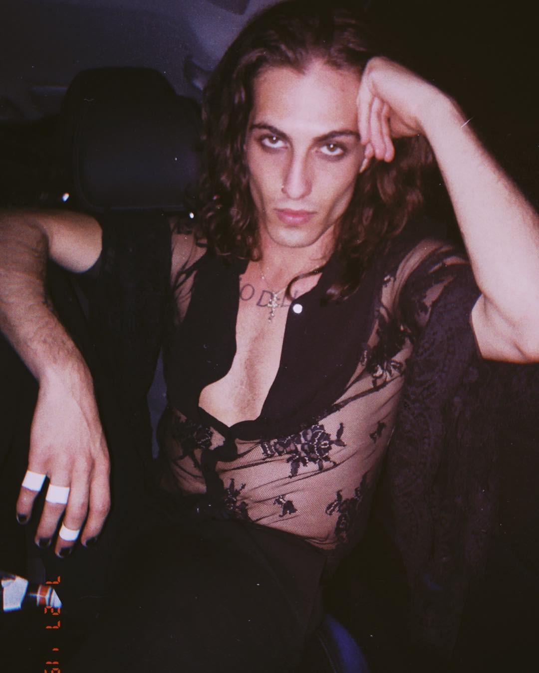 Бросил учебу ради музыки: интересные факты из жизни фронтмена победителей Евровидения 2021