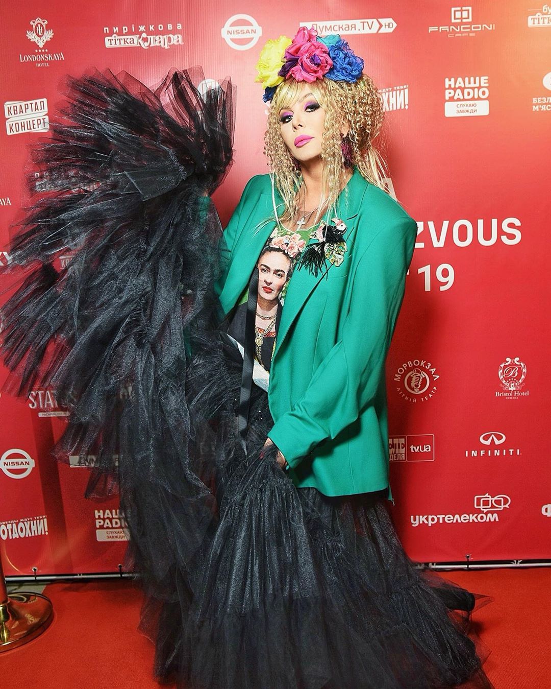 "Жар-птиця": Ірина Білик підкорила яскравим вбранням і розкрила свої почуття до знаменитої жінки