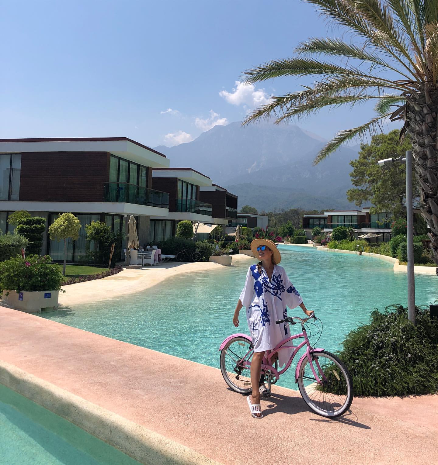 Какая форма! Стройная Катя Осадчая похвасталась изящной фигурой в бикини