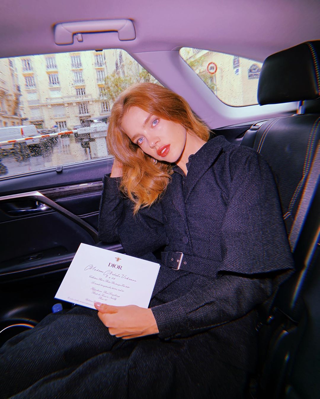 Осенняя классика: Наталья Водянова показывает, как носить теплый брючный костюм