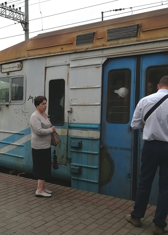 Это же так опасно: фото киевской электрички разгневало пользователей сети