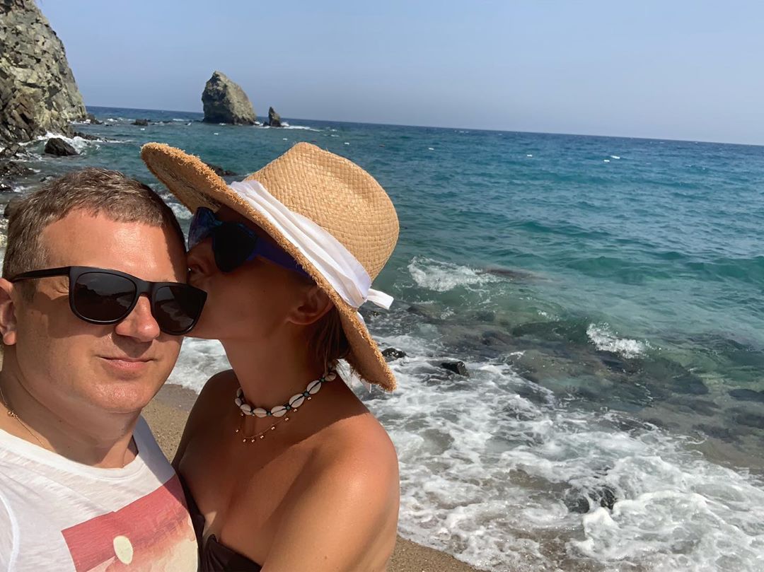 "Дуже зворушливо!" Осадча з Горбуновим показала поцілунок на камеру