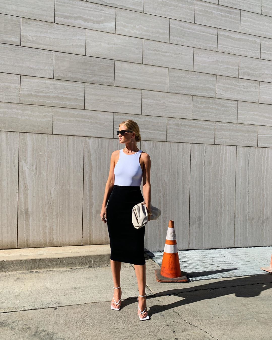 Икона стиля: Роузи Хантингтон-Уайтли демонстрирует безупречный образ для бизнес-леди