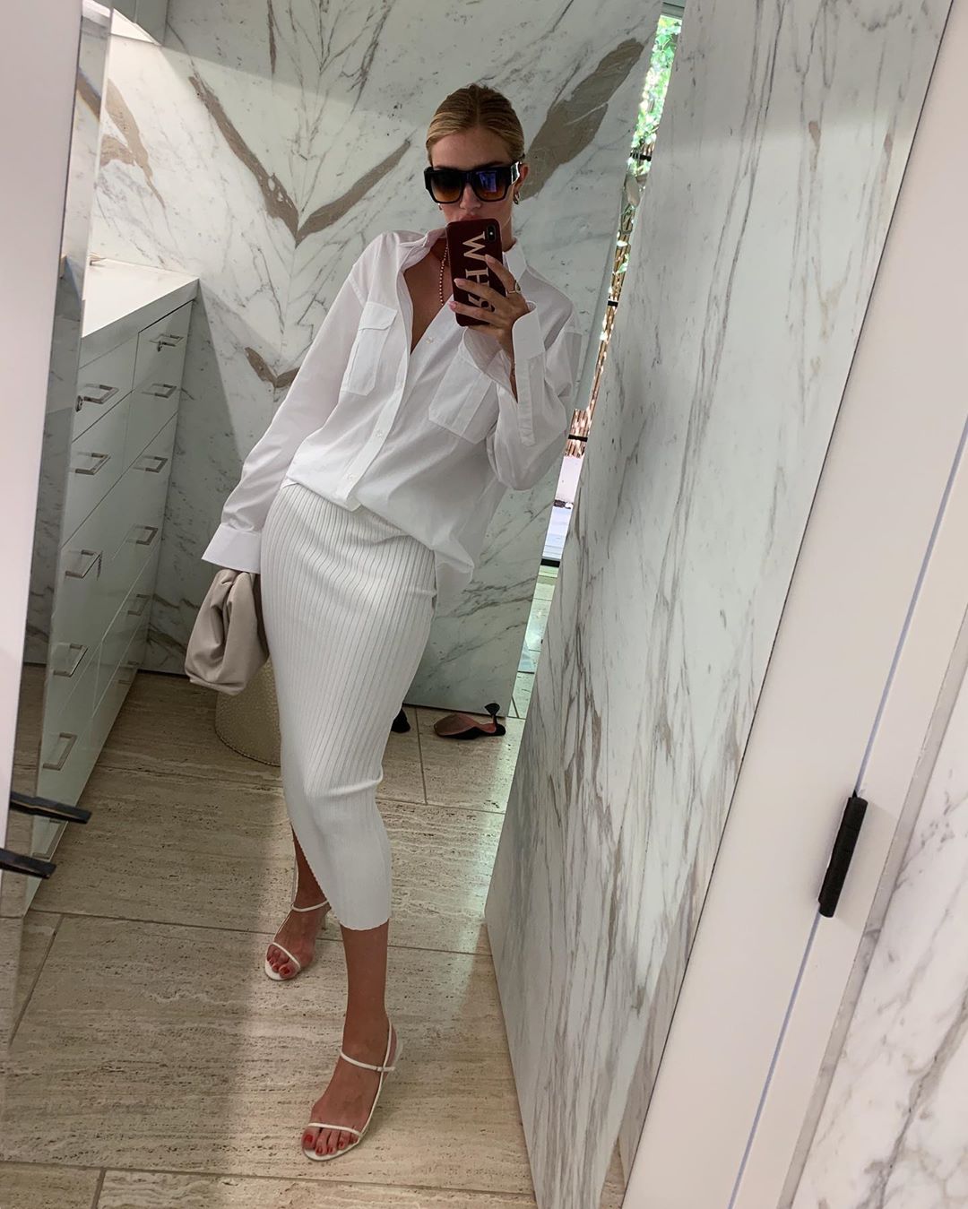 Уроки стиля: Роузи Хантингтон-Уайтли показала, как носить трендовые вещи сезона