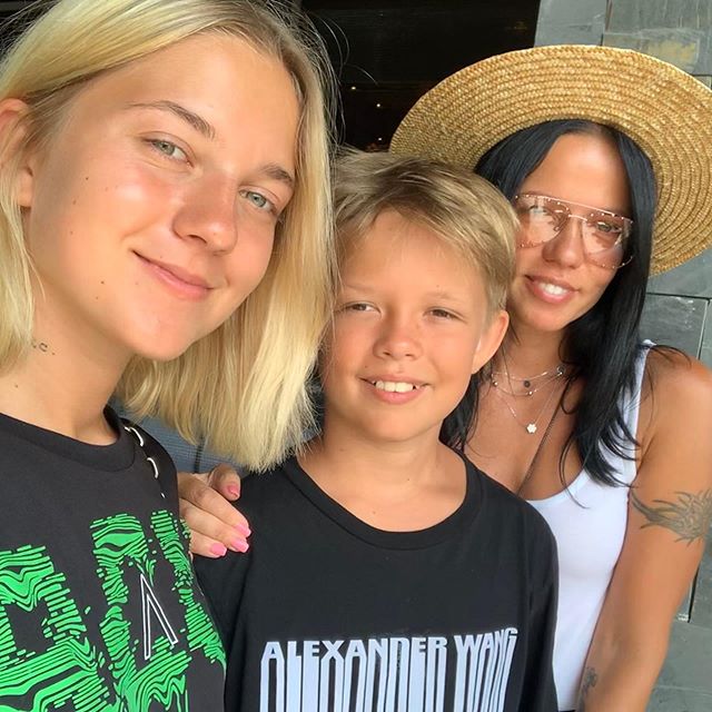 "Приголомшлива відпустка": колишня дружина Потапа засипала мережу фото сімейного відпочинку в Туреччині