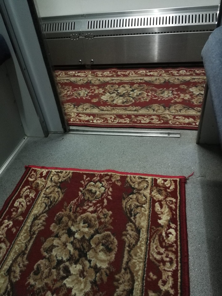 Мокрая постель и тараканы: Укрзализныця снова оскандалилась