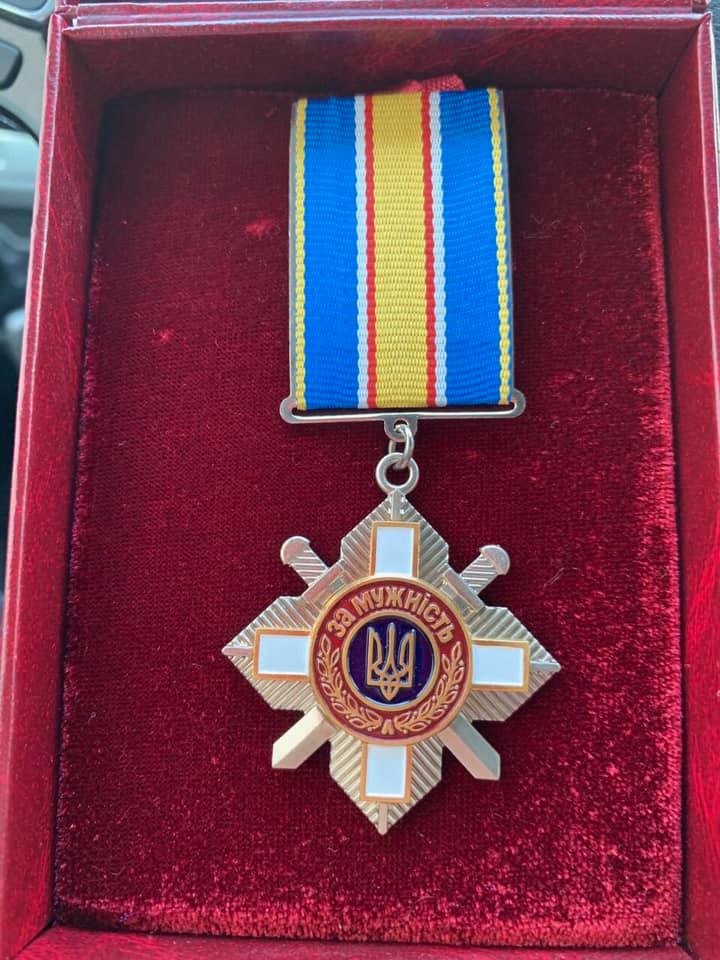 Довел до слез: ветеран АТО сделал трогательный подарок ведущей, поборовшей рак