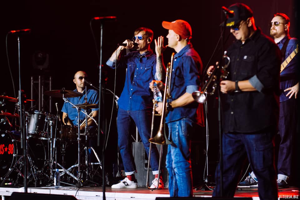 Лидер Ляписа попал в неприятную ситуацию в Черкассах: фанаты сорвали концерт