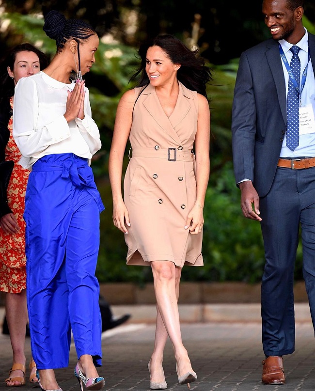 Меган Маркл показала стройные ноги на встрече со студентами в Африке