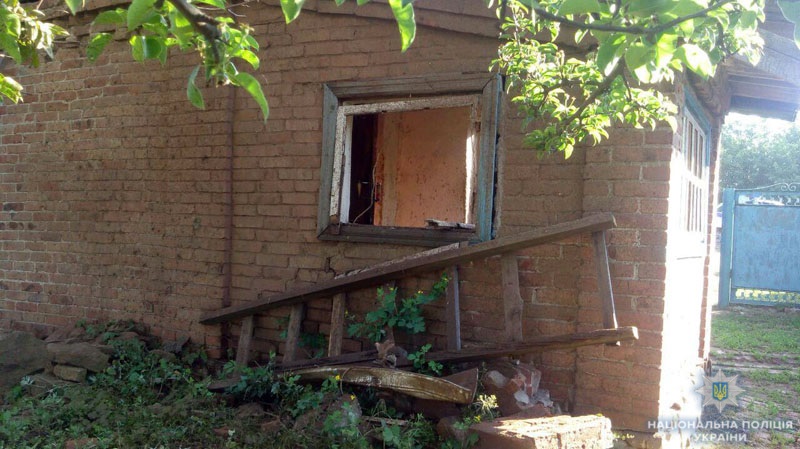 В Донецкой области обстрел боевиков повредил жилой дом