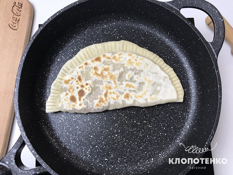 Клопотенко поделился секретом приготовления сочных чебуреков без фритюра