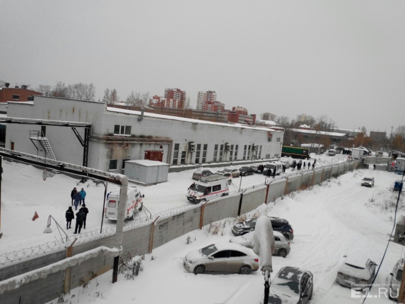 В Екатеринбурге при обрушении кровли на заводе погибли 4 человека