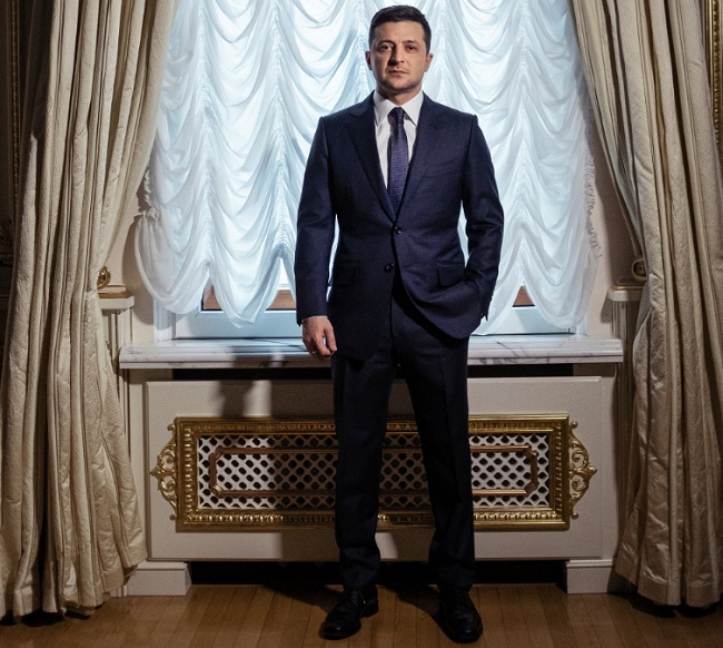 Зеленский появился на обложке The Guardian: сидит на столе и смеется