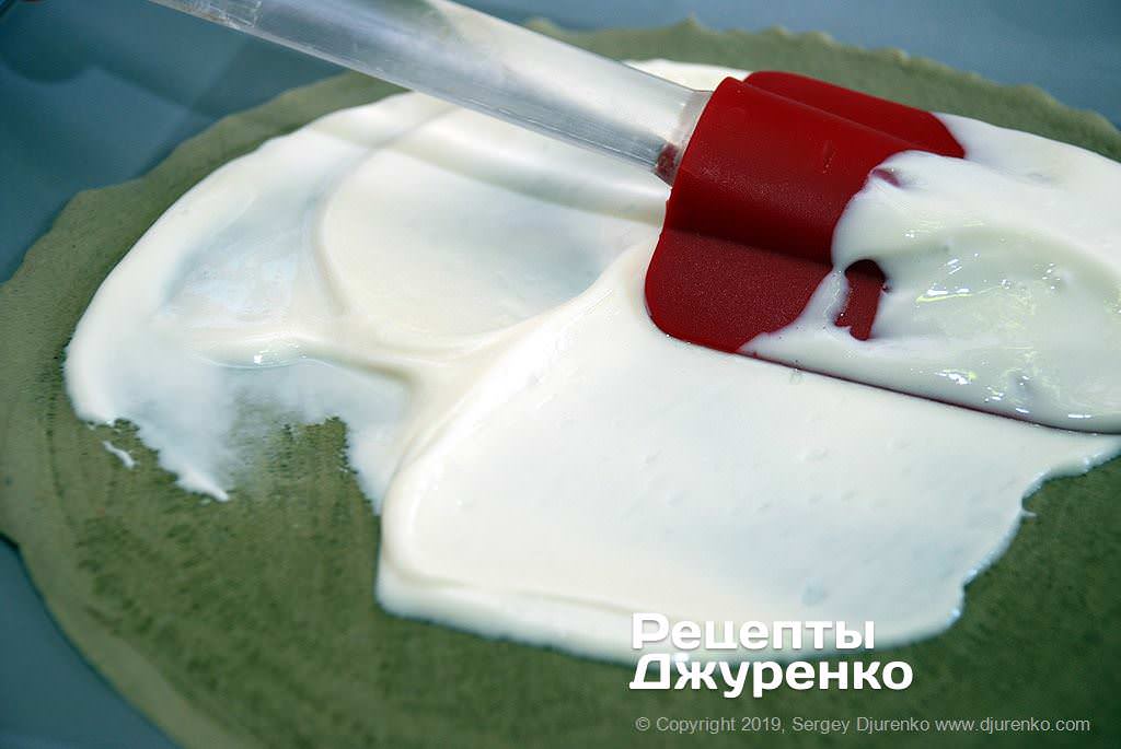 Кулинар поделился рецептом блинного торта из зеленого чая: справится даже новичок