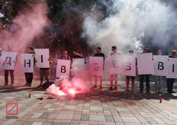 Под стенами Рады активисты требовали расследовать нападение на Гандзюк