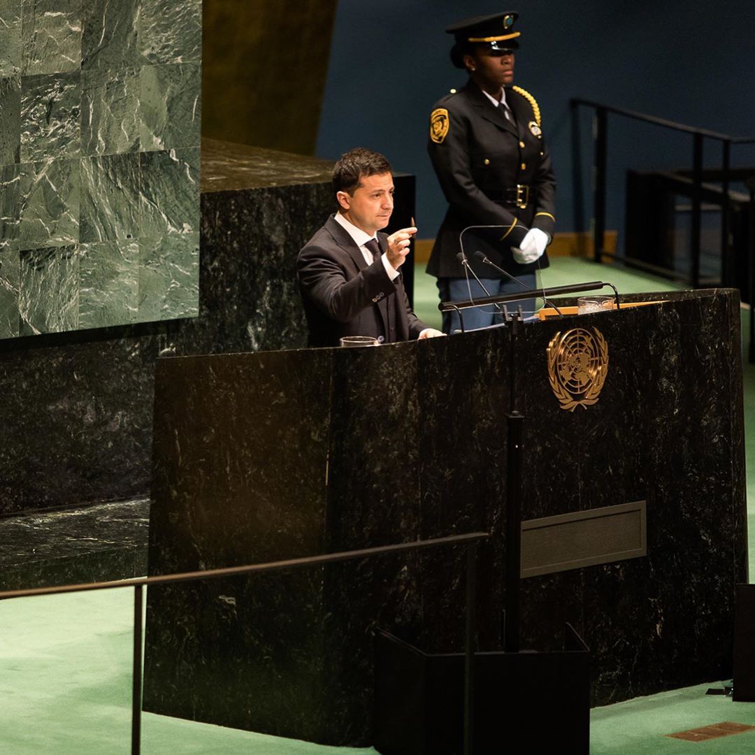 Сама досконалість: Олена Зеленська захопила стильним чорно-білим вбранням