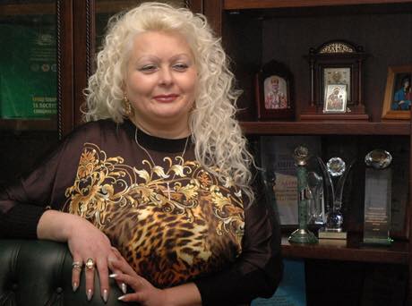 У Сумах жінка на Lexus прокляла поліцейських: "героїня" виявилася скандальною