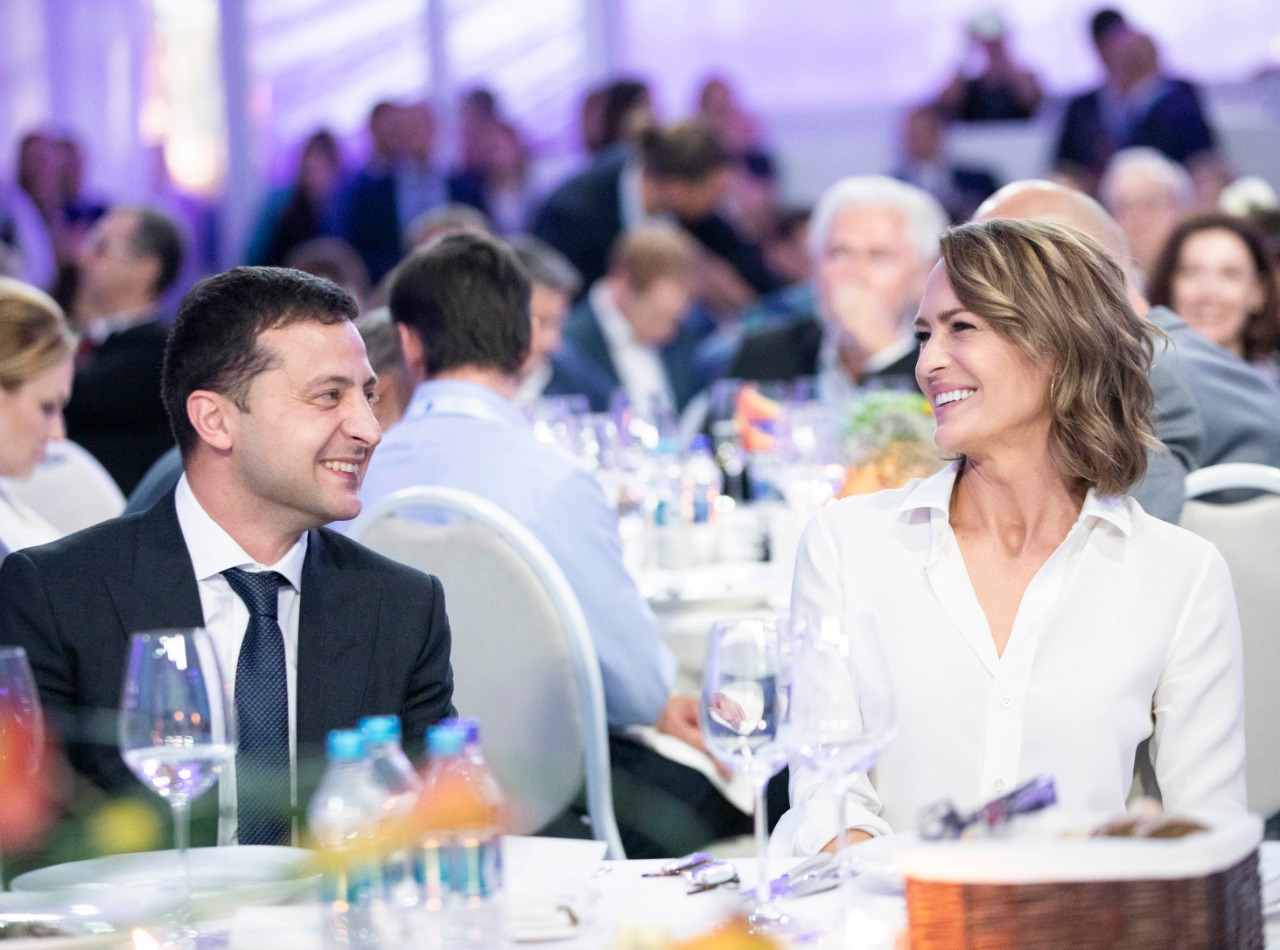 Мила Кунис в Киеве расхвалила Зеленского: появились фото