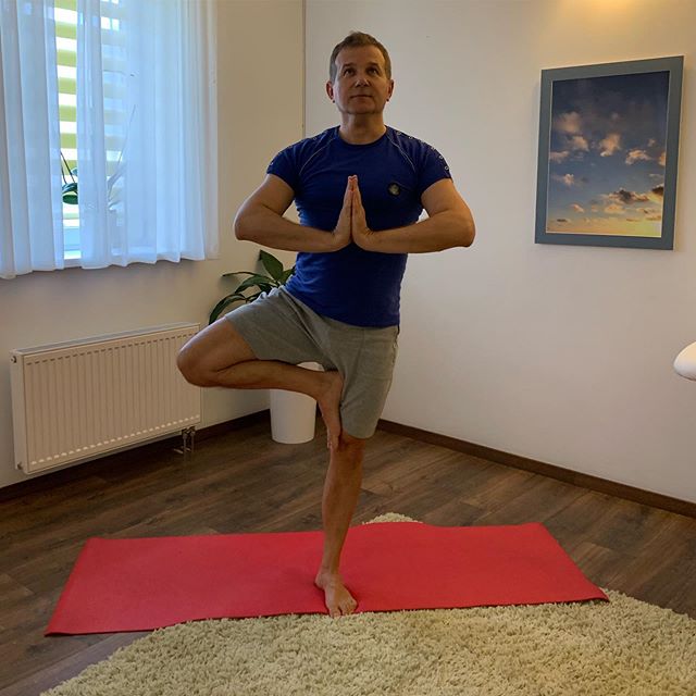 "Йог" Юрий Горбунов покорил сеть эффектной асаной