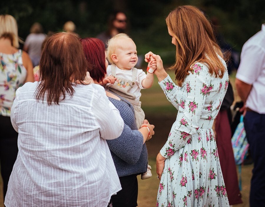 Само очарование: Кейт Миддлтон удивила незапланированным выходом в свет в женственном наряде