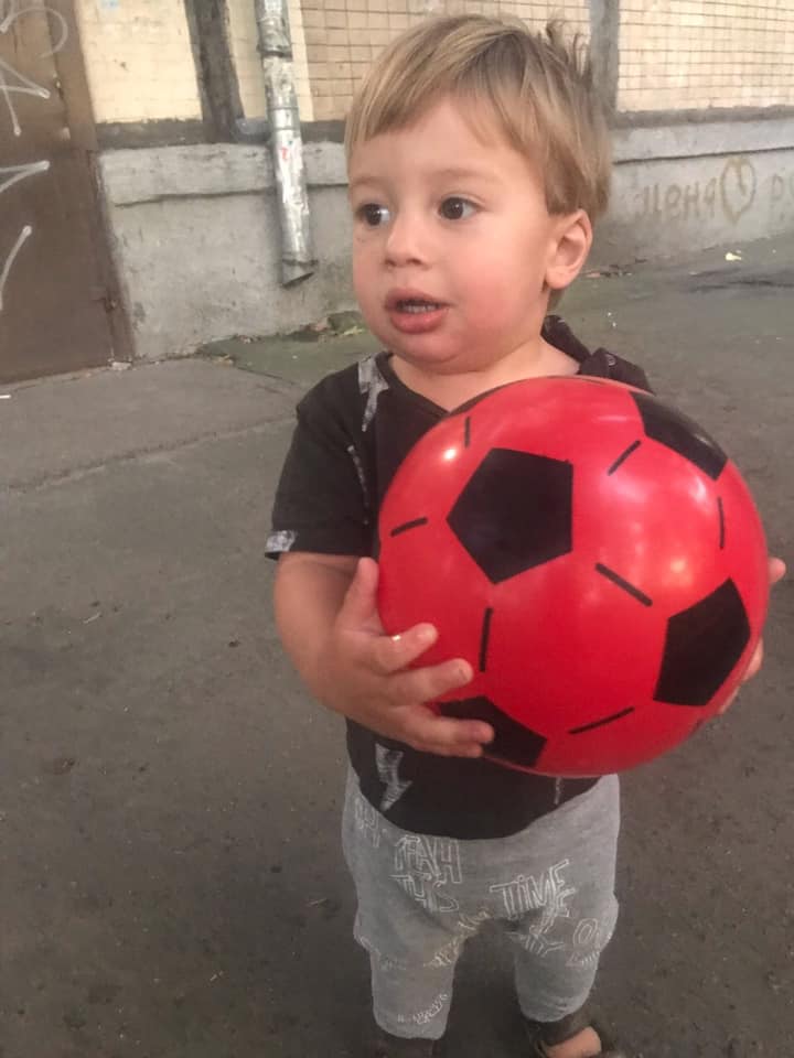 В Киеве разыскивают бабушку с внуком в коляске: фото и приметы (обновлено)