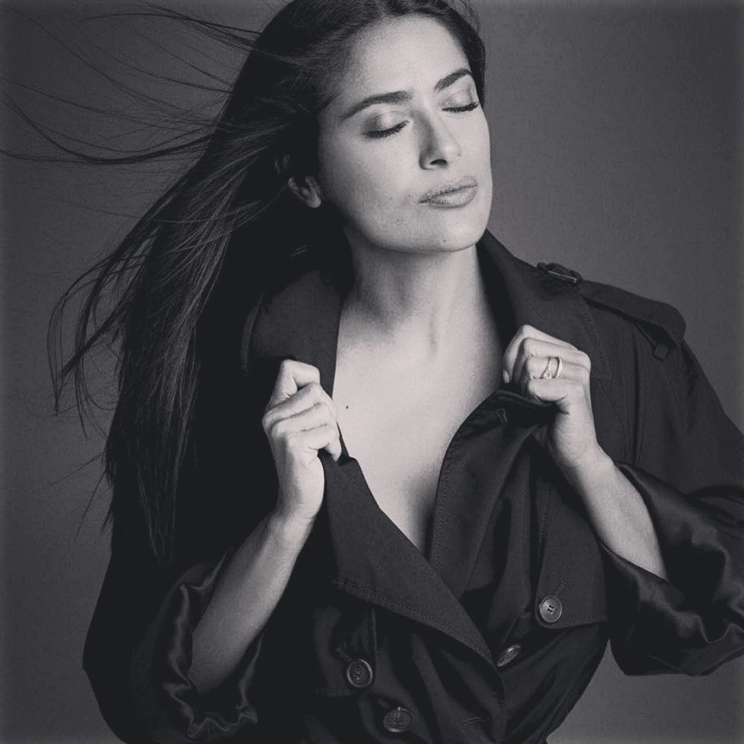 Как ей это удается? 53-летняя Сальма Хайек поразила неувядающей молодостью