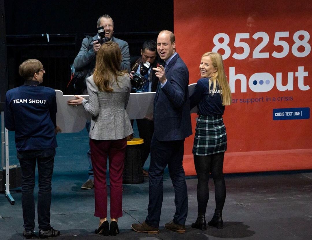 В узких брюках и клетчатом блейзере: Кейт Миддлтон блистает в Лондоне в эффектном деловом наряде