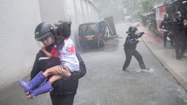 Тайфун "Мангхут" досяг берегів Китаю, постраждали 111 людей