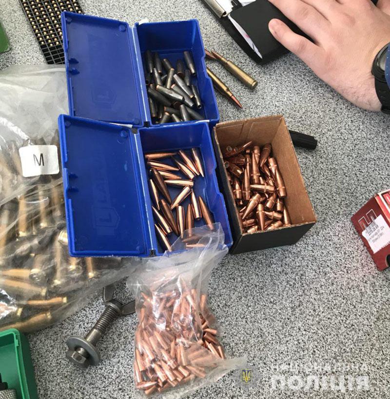 У Донецькій обл. в магазині штор виробляли боєприпаси