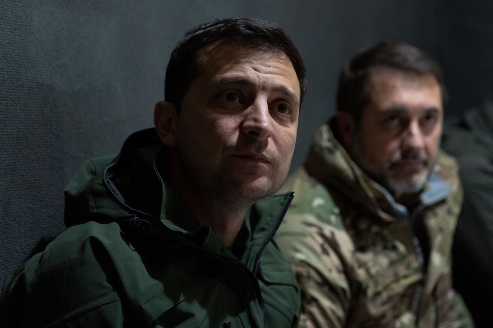 Появились фото со скандальной поездки Зеленского на Донбасс