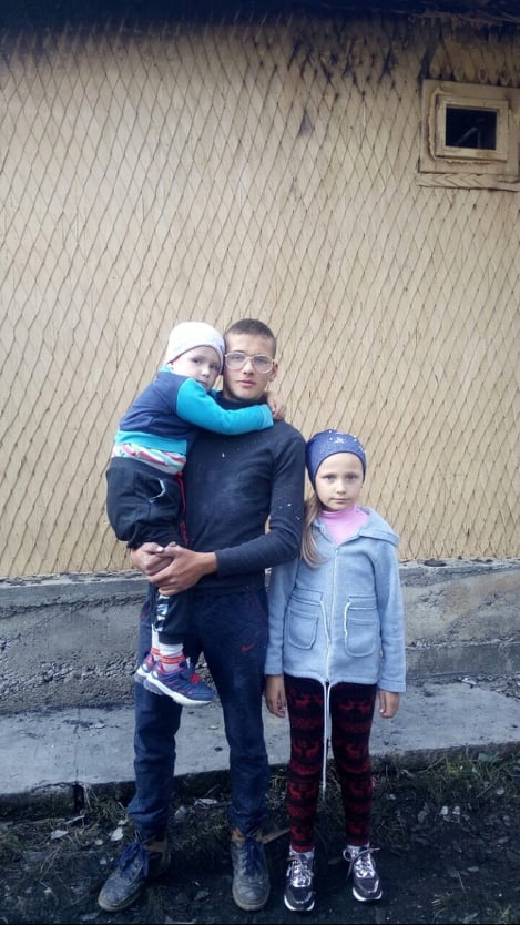 Маленькая героиня: на Закарпатье 8-летняя девочка спасла жизнь брату-малышу