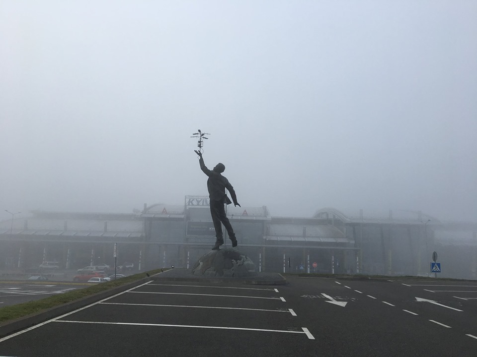 Украину накрыло сильным туманом: в аэропортах даже отменяют рейсы