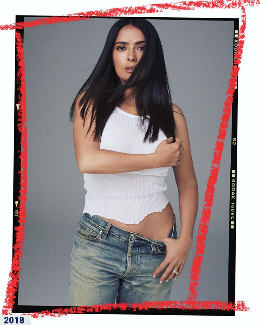 Вона зупинила час: Сальма Хайек захопила однаково стрункою фігурою на фото різних років