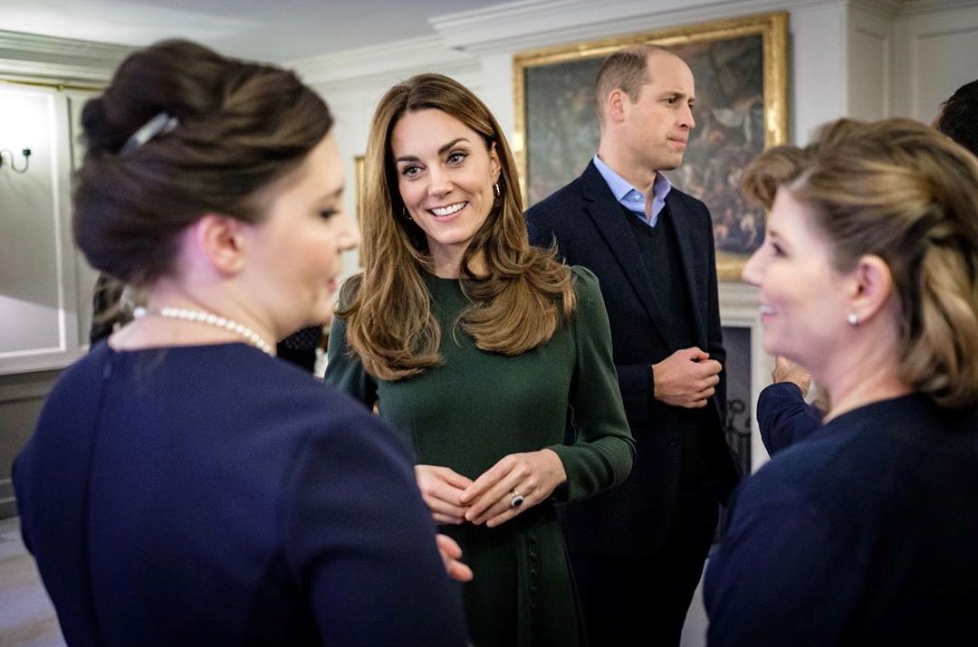 Стильная хозяйка: Кейт Миддлтон в любимом платье встретила гостей в Кенсингтонском дворце