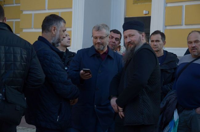 Покров без крови: как правые отметили день УПА и не пошли штурмовать Лавру