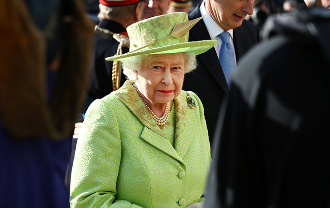 Королеве Елизавете нужна срочная операция: что произошло