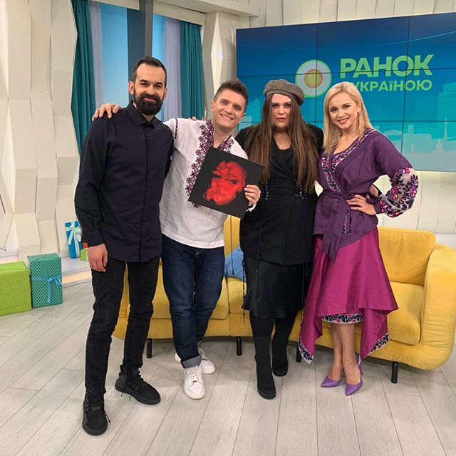 Роскошная украиночка: Лилия Ребрик покорила появлением в необычной  вышиванке из крапивы