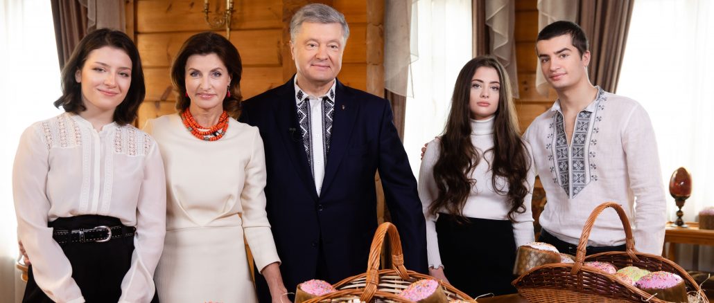 Порошенко: цьогоріч зустрічаємо Великдень в дуже складних умовах