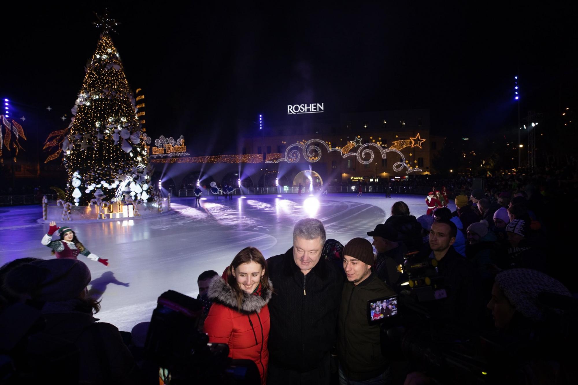 Петро і Марина Порошенко відкрили новорічну ялинку у зимовому містечку ROSHEN Winter Village