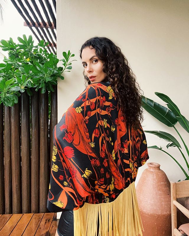 Ефектна Каменських в шкіряному міні заворожила мексиканською романтикою з Потапом