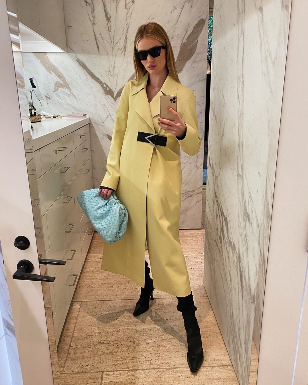 Уроки стилю: Роузі Хантінгтон-Уайтлі демонструє топ-5 образів на зиму