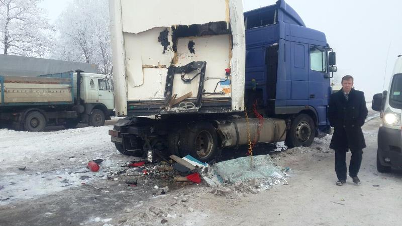 в Житомирской области грузовик столкнулся с рейсовым автобусом 2