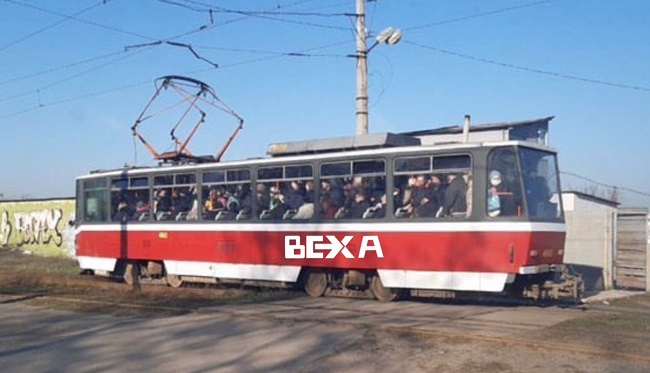 Украина погрузилась в транспортный коллапс: по 10 человек и все в масках