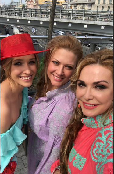 Ольга Сумська у вишиванці показала українських зірок в національних костюмах (фото)