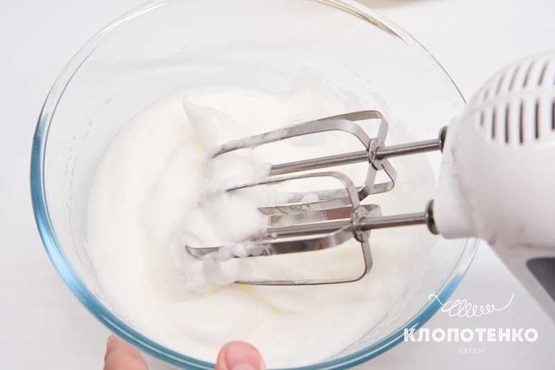 Клопотенко дав рецепт ніжнющої сирної запіканки з бананом: вона зведе вас з розуму!