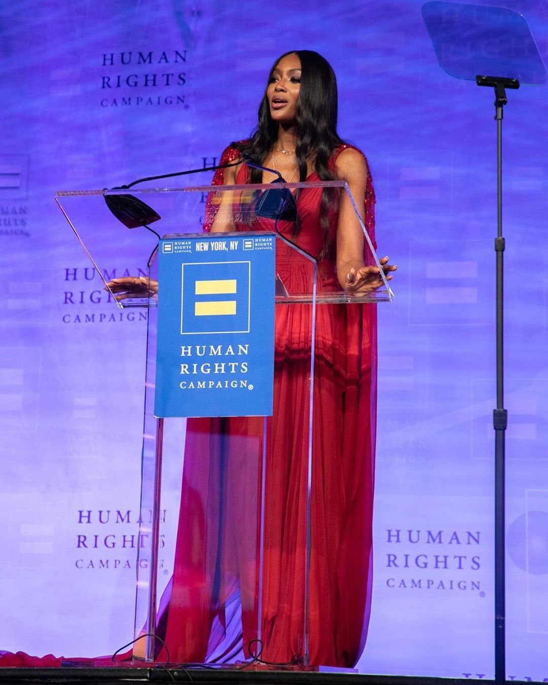 Сказочно красива: 49-летняя Наоми Кэмпбелл восхитила стройной фигурой в изысканном платье