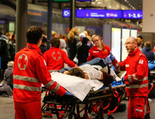 В Австрії на вокзалі зіткнулися два потяги, десятки постраждалих