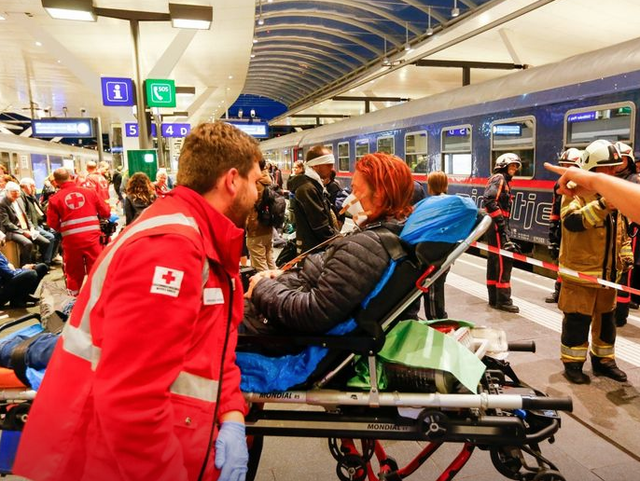 В Австрії на вокзалі зіткнулися два потяги, десятки постраждалих