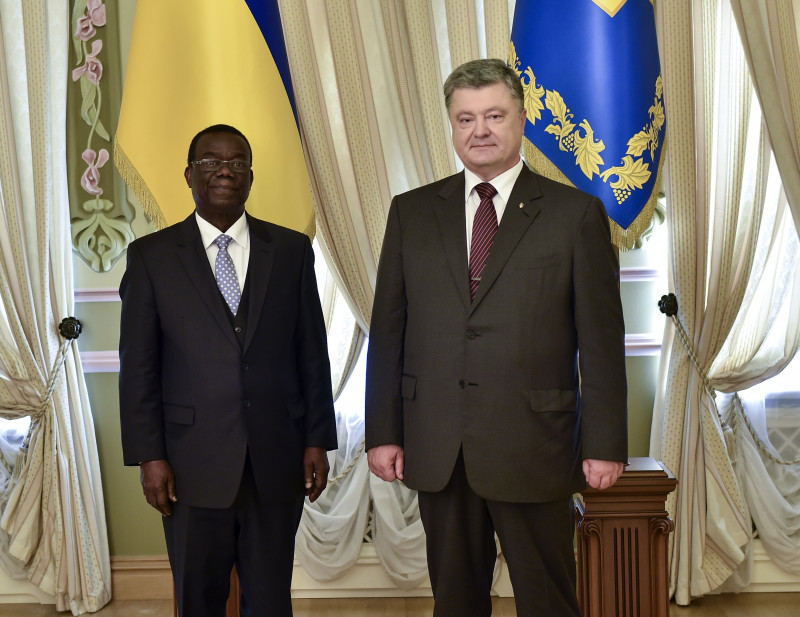 Порошенко принял верительные грамоты у послов ряда иностранных государств